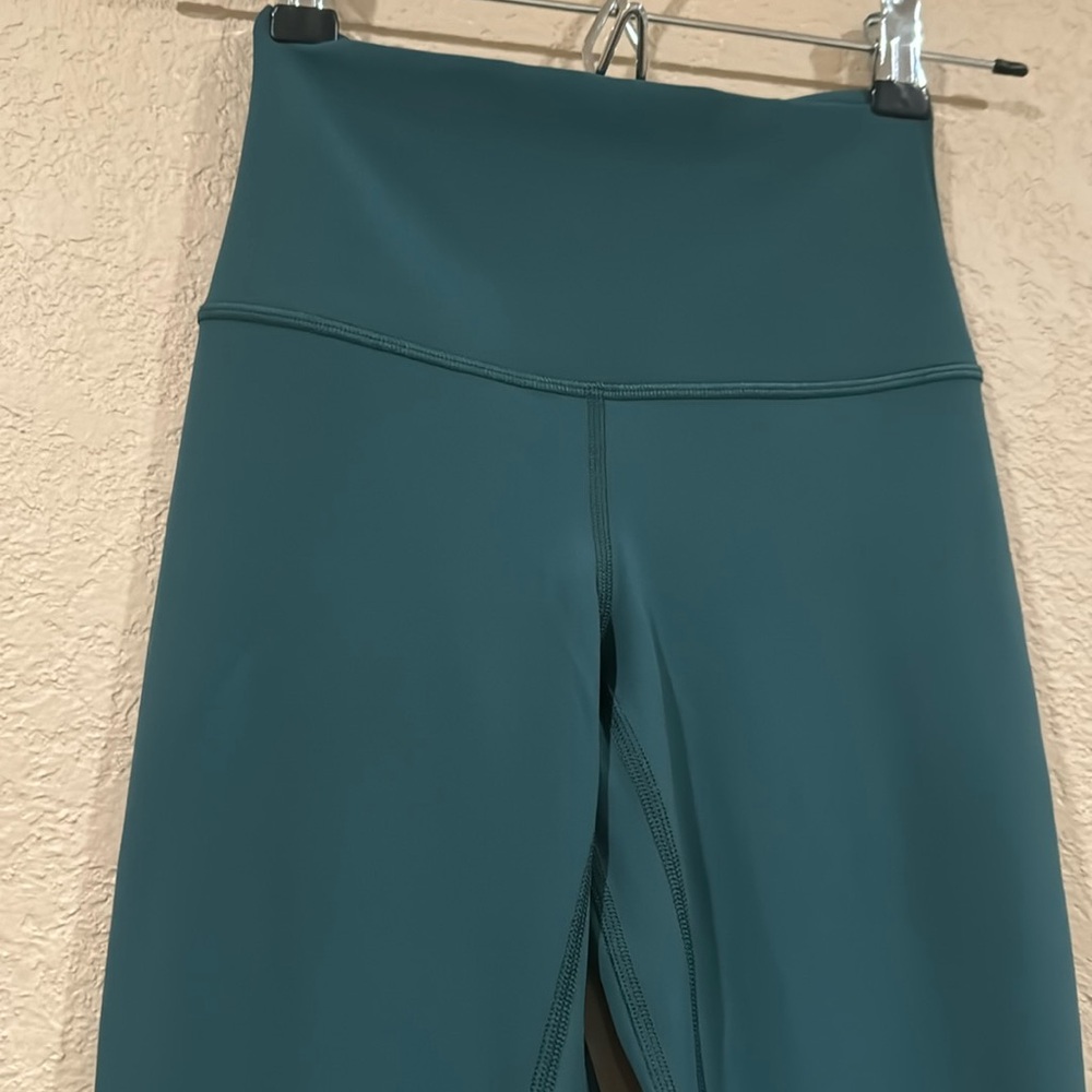 Lululemon - Picture 4 of 8